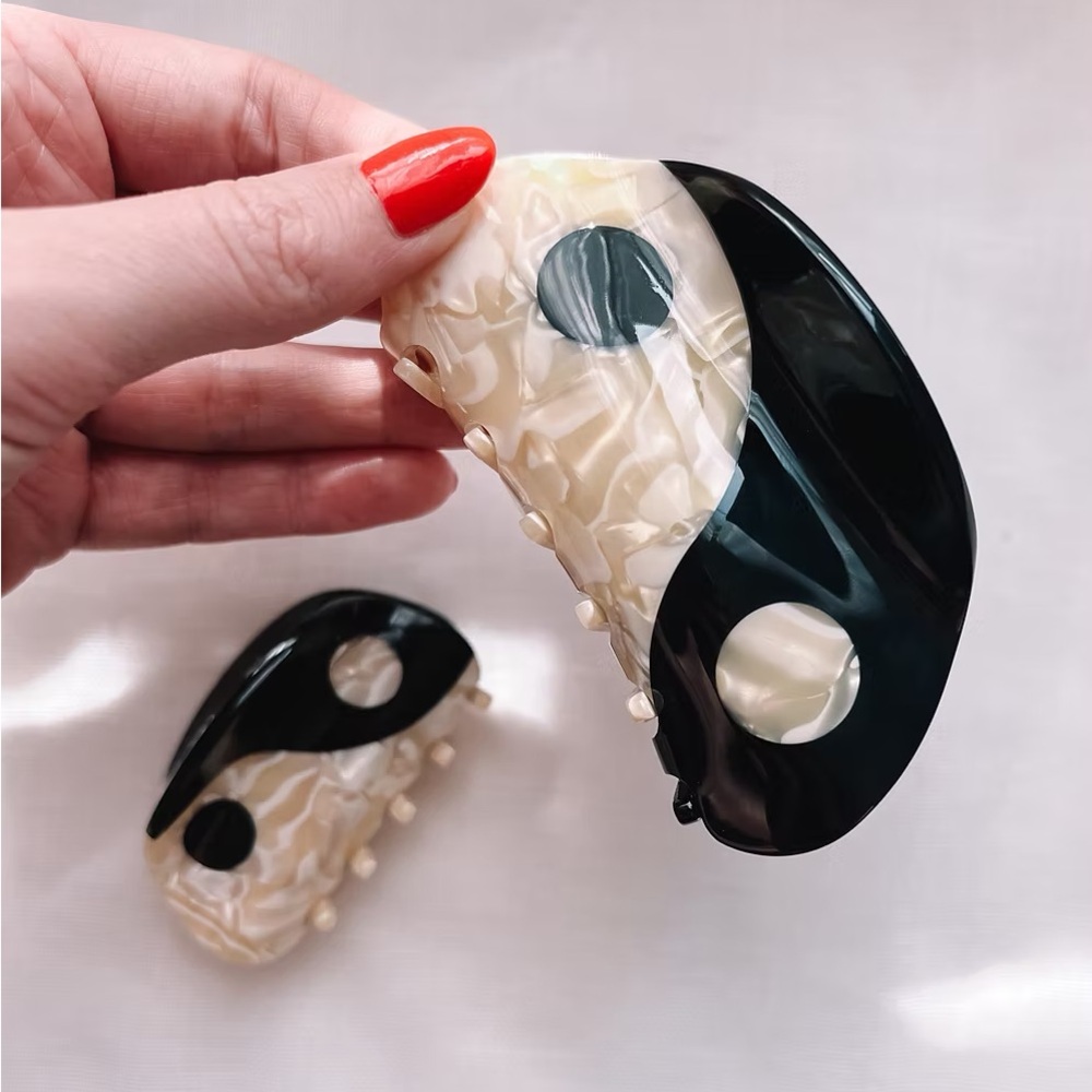 NEW Yin Yang Marble Hair Claw Clip - Y2K Cream Black